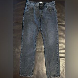 Levi’s Middy Straight Size 28 Distressed Black.